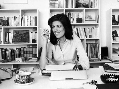 La escritora Susan Sontag, en 1972, la época en la que comenzó a escribir sus ensayos sobre fotografía.