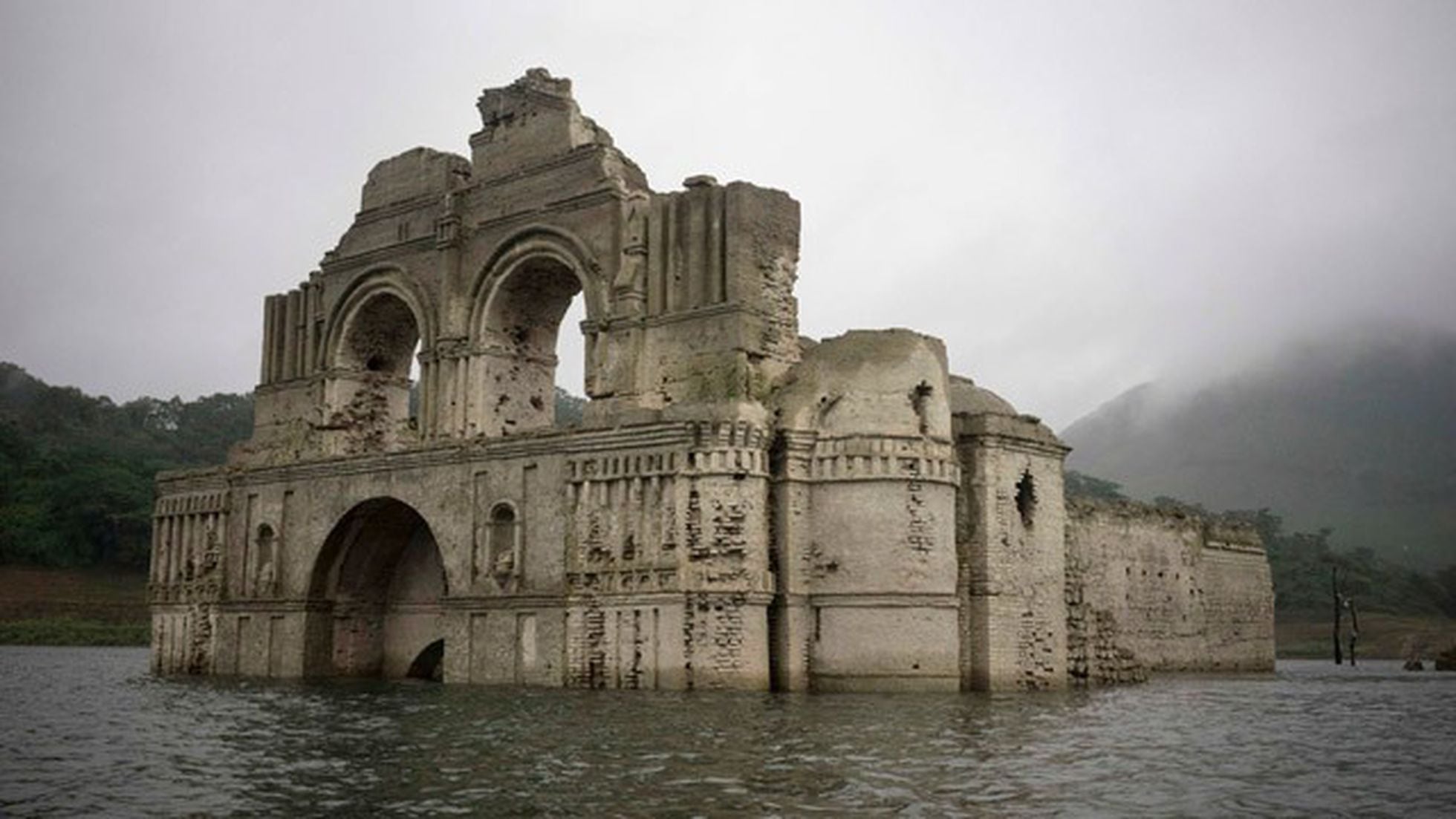 Templo de Quechula: La sequía deja al descubierto una iglesia sumergida en  México | México | EL PAÍS