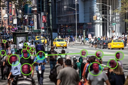 Sistema de reconocimiento facial usado en una calle de Nueva York, Estados Unidos.