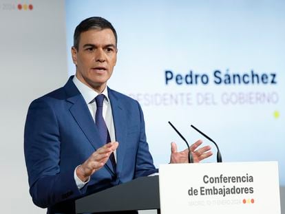 El presidente del Gobierno, Pedro Sánchez, interviene durante la inauguración de la VIII Conferencia de Embajadores, este miércoles, en el Ministerio de Asuntos Exteriores en Madrid.