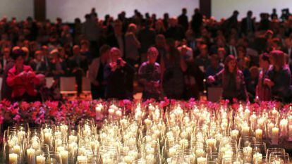 Familiares de las v&iacute;ctimas del vuelo MH17 en el acto de Amsterdam.