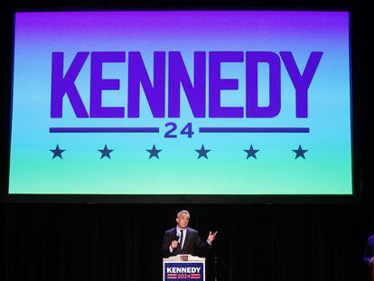 Robert F. Kennedy durante un discurso en el teatro Wilshire Ebell, en Los Angeles, California, en septiembre de 2023.