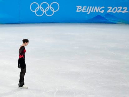 Niñas realizan patinaje artístico con un talento impresionante