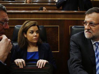 De izquierda a derecha, Alberto Ruiz-Gallardón, Soraya Sáenz de Santamaría y Mariano Rajoy.