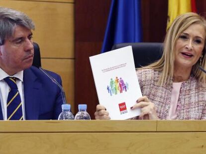 Fotograf&iacute;a facilitada por la Comunidad de Masdrid de su presidenta, Cristina Cifuentes durante una reciente reuni&oacute;n del Consejo de Gobierno. EFE/