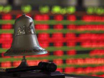 Imagen de una campana en la Bolsa de El Cairo.