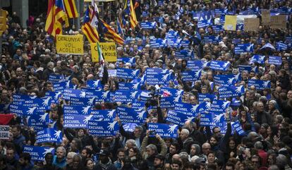 Una manifestació a Barcelona a favor d'acollir refugiats.