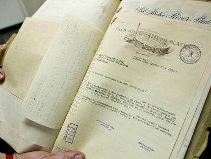 Documento fechado el 7 de agosto de 1953 que prueba que el club argentino River Plate acordó la venta de Di Stéfano con el Barcelona.