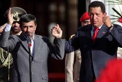 Los presidentes de Irán y Venezuela, Mahmud Ahmadineyad y Hugo Chávez