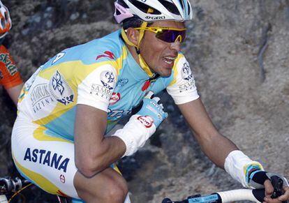 El ciclista español sufre durante la etapa