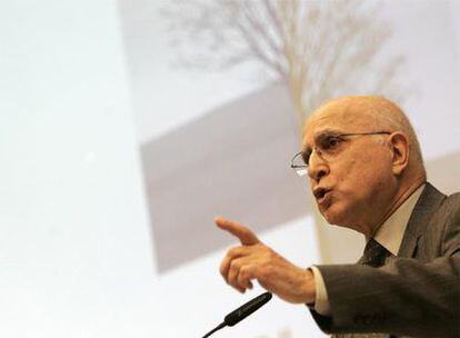 El comisario de Medio Ambiente, Stavros Dimas, durante la apertura de la reuinón del IPCC.