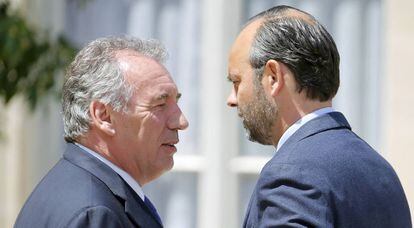 El ministro de Justicia, François Bayrou, y el primer ministro, Édouard Philippe