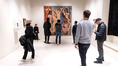 Un grupo de visitantes en el Museo Picasso de Málaga.