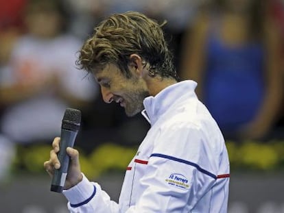 Juan Carlos Ferrero se emociona tras jugar su ultimo partido de su carrera.