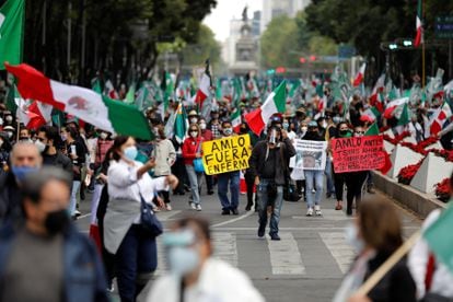 Protesta contra el presidente Andrés Manuel López Obrador, en Ciudad de México.