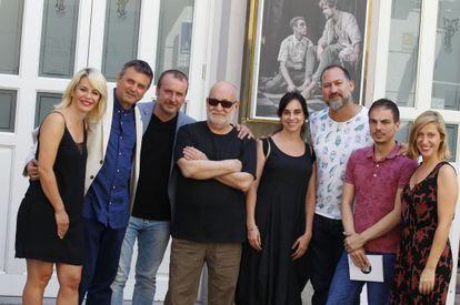 De izquierda a derecha, María Adánez, Ernesto Caballero, Fernando Gayo, Gerardo Vera, Denise Despeyroux, Daniel Albaladejo, Alberto Conejero y Cecilia Freire, en la presentación de la temporada 2015-2016 del CDN.