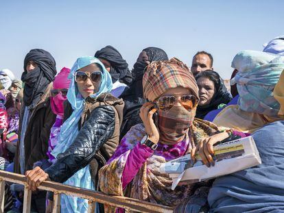 Mujeres saharauis celebran, 
el pasado 27 de febrero, el día de la proclamación de la República Árabe Saharaui Democrática.