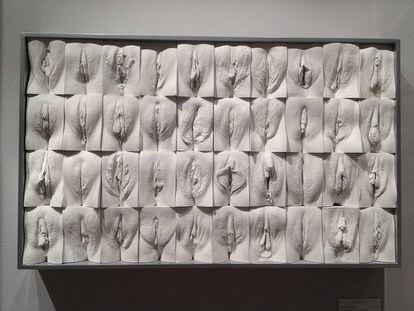 ‘El gran muro de la vagina’, de Jamie McCartney, hecho con moldes de vulvas.