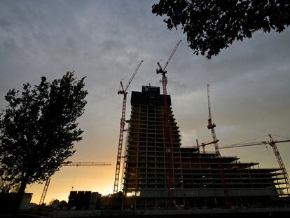 Obras de construcción de Elbtower, en Hamburgo, por la inmobiliaria Signa.