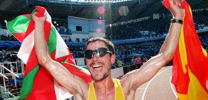 El atleta Mart&iacute;n Fiz tras proclamarse campe&oacute;n mundial de marat&oacute;n en Gotemburgo en 1995.