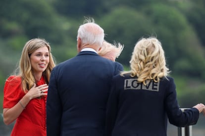 Detalle de la chaqueta de Jill Biden donde se lee la palabra 'Love', "amor", en Cornualles, el 10 de junio de 2021.