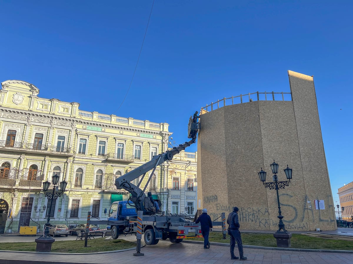 Ucrania retira el monumento a Catalina la Grande en Odessa |  Internacional
