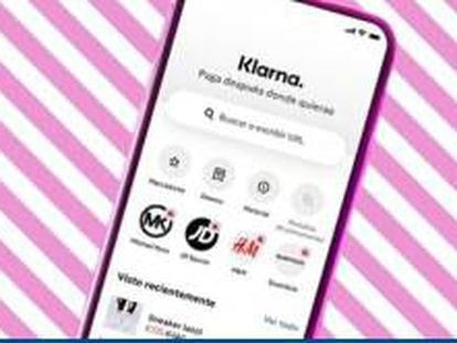 Móvil con la app de Klarna.