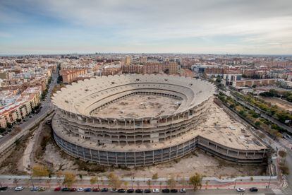 El estadio del Nou Mestalla en Valencia, cuyas obras permanecen paralizadas desde 2009.
