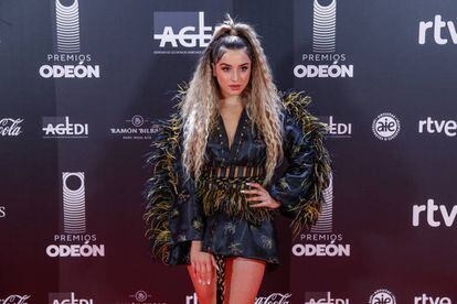 Lola Indigo, a su llegada a la gala de los Premios Odeón 2020.