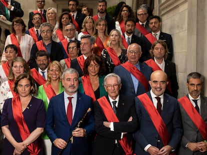 Los 41 concejales del Ayuntamiento de Barcelona, el pasado 17 de junio, tras la sesión de investidura de Jaume Collboni como alcalde.