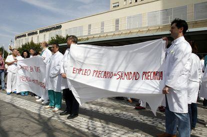 Protesta en Alicante por la precariedad de los médicos.