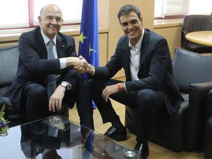Pedro Sánchez y Pierre Moscovici.