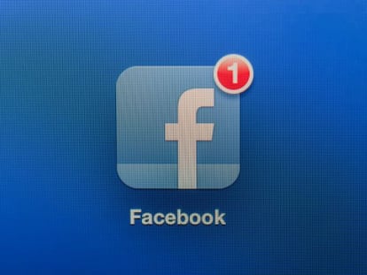 Aseguran que Facebook nos espía usando el micro del teléfono