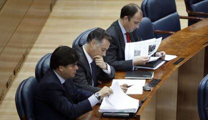 De derecha a izquierda, Benjamín Martín Vasco y Alberto López Viejo, acusados de blanqueo. En primer término, Alfonso Bosch, en 2009.