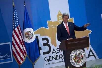 El secretario de Estado de EE UU, John Kerry, habla en la sesi&oacute;n plenaria de la 43 asamblea anual de la OEA.