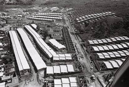 Foto aérea del barrio Medellín sin Tugurios en construcción. Agosto de 1983.