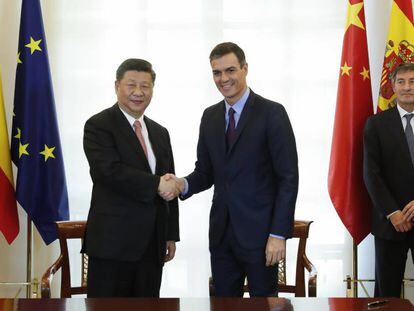 El presidente del Gobierno de España, Pedro Sánchez, y el presidente de China, Xi Jinping, en el palacio de la Moncloa.