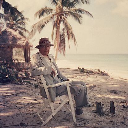 El escritor T. S. Eliot (St. Louis, Misuri, 1888 - Londres, 1965), retratado en 1957.