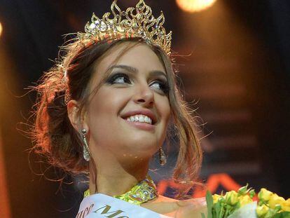 Oksana Voevodina tras ganar el certamen de belleza Miss Moscú en 2015. 