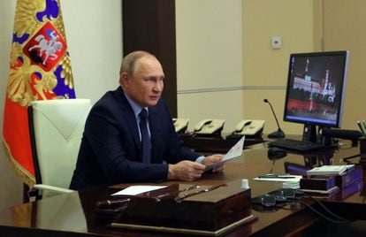 El presidente ruso, Vladímir Putin, en la residencia estatal de Novo-Ogaryovo, a las afueras de Moscú, este viernes.