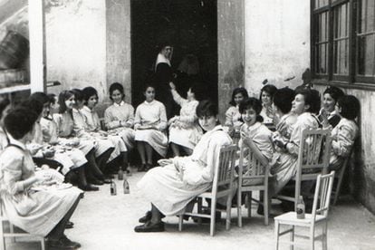 Aula del colegio Compañía de María de Ferrol, en una imagen de principios del siglo XX cedida por el centro.