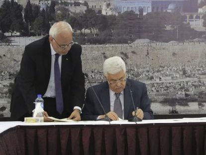 Abbas, durante la firma de la adhesión palestina a la Corte Penal Internacional.