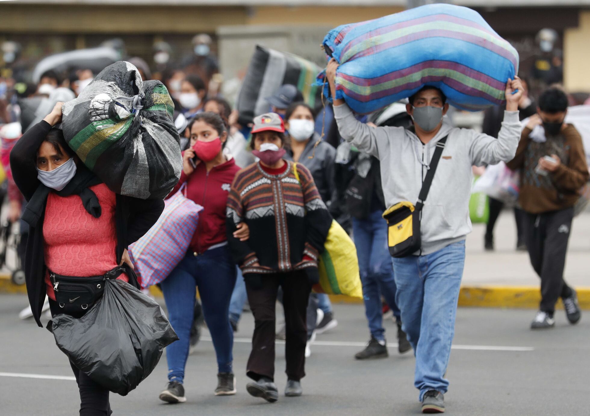 La economía de Perú cae en un 30,2%, su peor registro de la historia |  Economía | EL PAÍS
