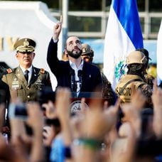 Nayib Bukele junto a sus seguidores y el Ejército, en febrero de 2020 en San Salvador.