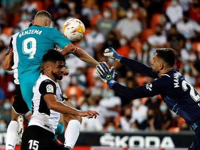 Benzema marca el gol del triunfo del Madrid.