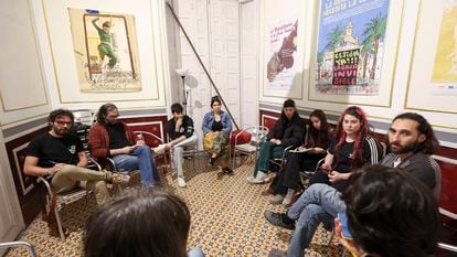 Reunión del Sindicato de Inquilinas e Inquilinos en La Casa Invisible de Málaga.