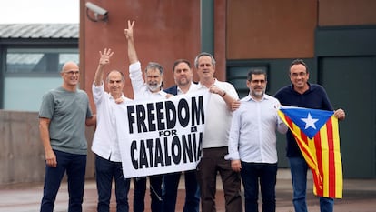Los presos del 'procés' al abandonar la cárcel en junio de 2021 después de que el Tribunal Supremo ordenara su excarcelación en aplicación del indulto parcial del Gobierno.