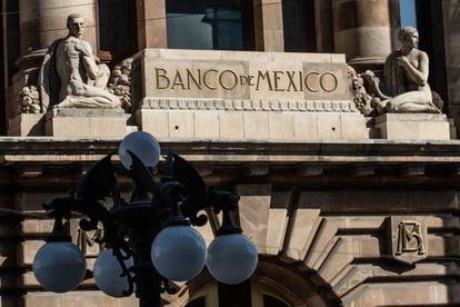 Fachada del Banco de México en la Ciudad de México.