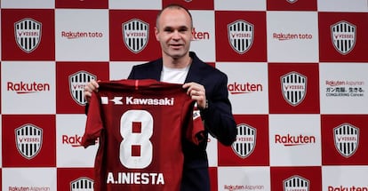 Iniesta, amb la samarreta del Vissel Kobe a Tòquio.