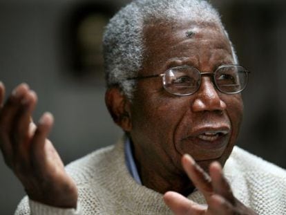 El escritor Chinua Achebe, en una imagen de 2008.  